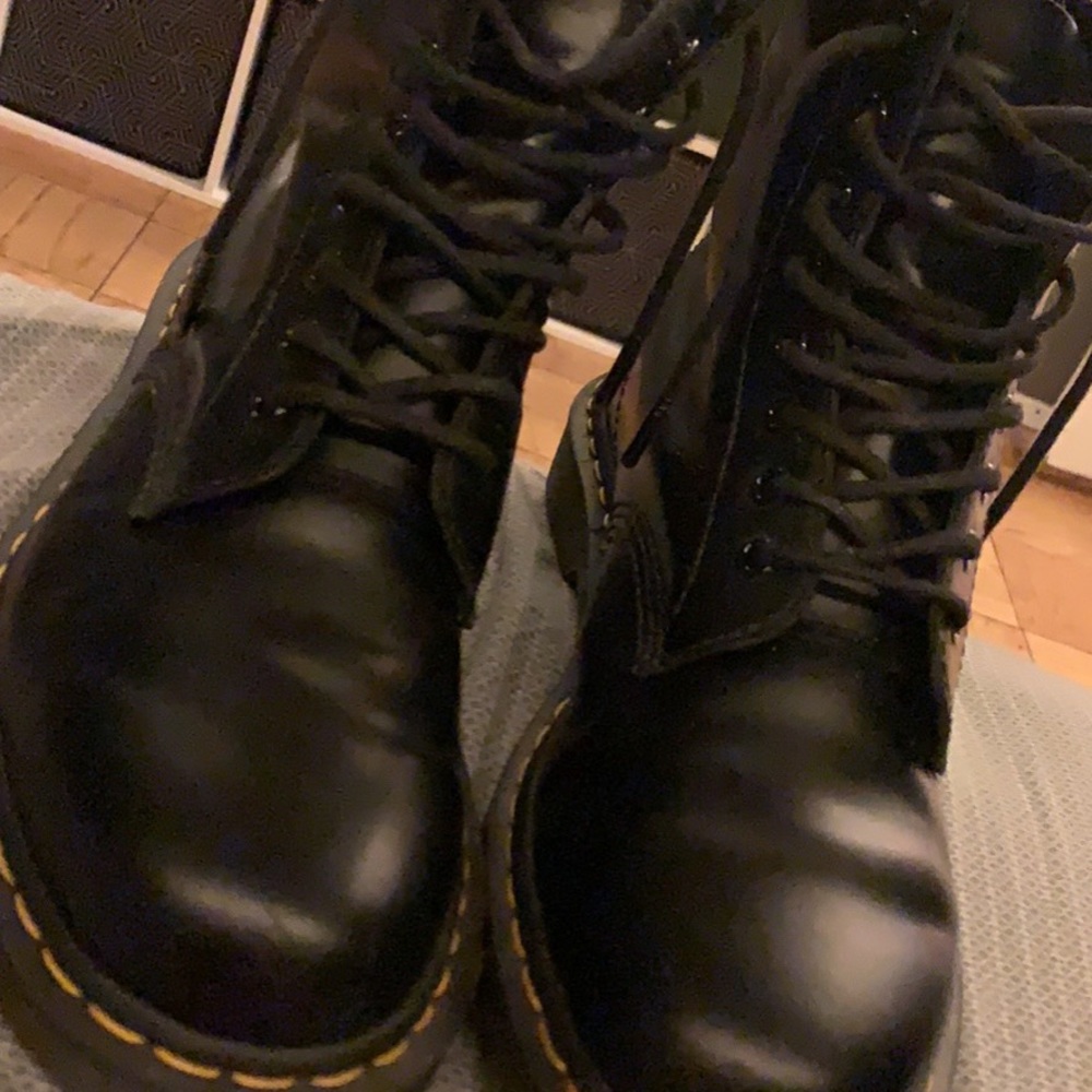 Dr marten size 9 men very clean pair overall